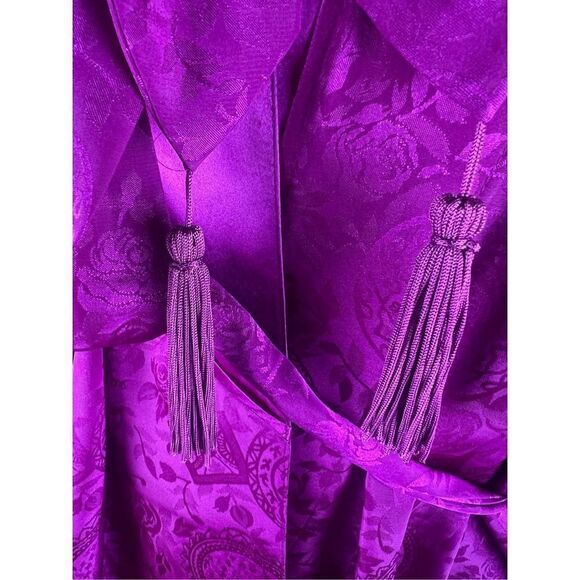 Victoria’s Secret purple fuchsia textured polyester short robe tassels one size - Picture 5 of 5